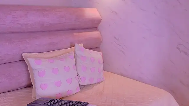 EmmaCollins01 online show from 03/12/26, 12:55