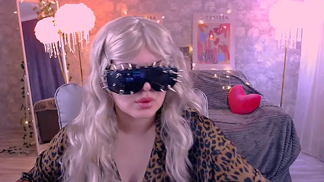 DaisyBloomm online show from 03/10/26, 03:28