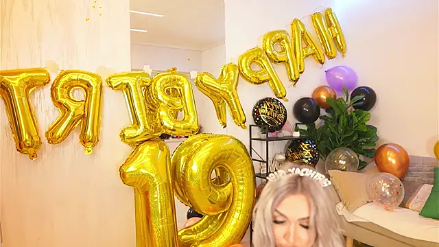 ArianaXO  online show from 04/22/26, 08:17