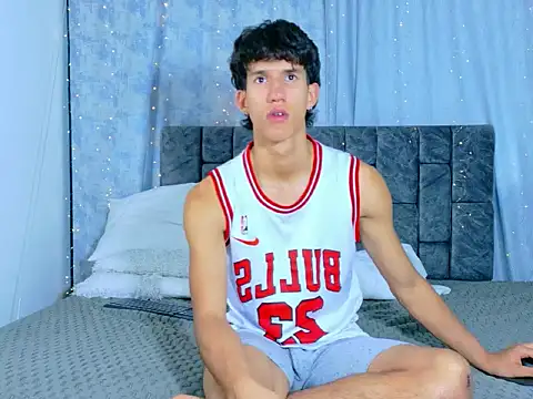 Thiago salazar online show from 03/11/26, 06:14