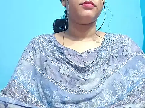 Snapshot of Emma_4433 chatting on 05/20/26, 05:41 Emma 4433 online show from 05/20/26, 05:41