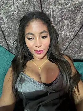 SaraValentina11 online show from 05/11/26, 07:22
