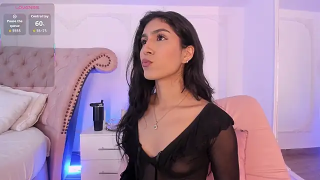 Snapshot of LucianaBlanco_ chatting on 06/14/26, 08:33 LucianaBlanco online show from 06/14/26, 08:33