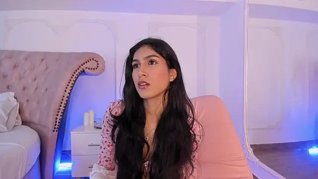 Snapshot of LucianaBlanco_ chatting on 06/15/26, 08:44 LucianaBlanco online show from 06/15/26, 08:44