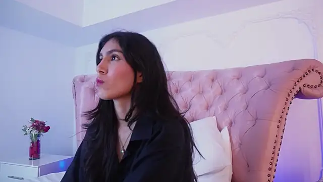 Snapshot of LucianaBlanco_ chatting on 07/19/26, 03:05 LucianaBlanco online show from 07/19/26, 03:05
