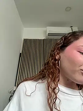 Snapshot of AphroditeSweett chatting on 05/02/26, 08:58 AphroditeSweett online show from 05/02/26, 08:58