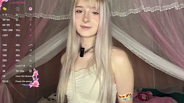 OnlyEva1 online show from 04/19/26, 07:40