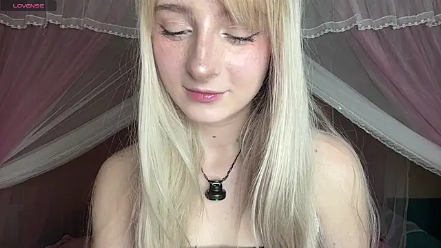 Snapshot of OnlyEva1 chatting on 05/14/26, 08:43 OnlyEva1 online show from 05/14/26, 08:43