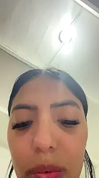 sylphiee  online show from 04/05/26, 07:00