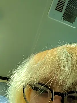 Snapshot of simplyobsessedwher chatting on 04/04/26, 01:41 simplyobsessedwher online show from 04/04/26, 01:41