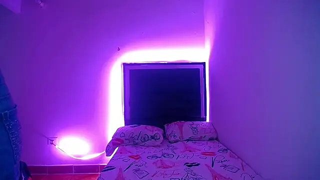 miavalentina05 online show from 03/12/26, 02:39