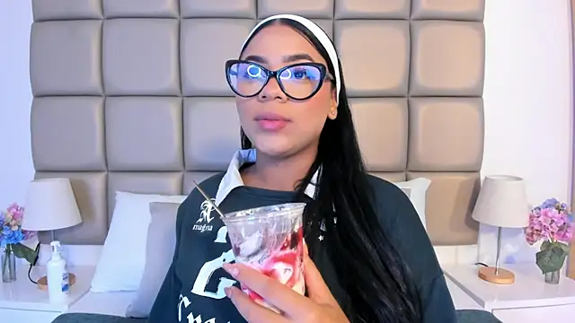 lilly williamss online show from 04/24/26, 03:31