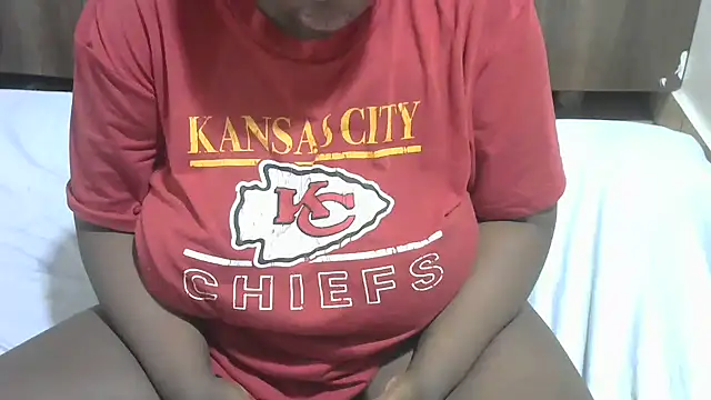Snapshot of HoneyExtasyXo- chatting on 03/15/26, 11:11 HoneyExtasyXo- online show from 03/15/26, 11:11