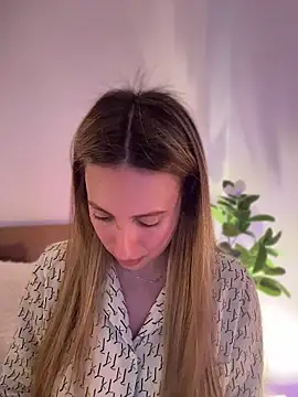 EvaRyen  online show from 04/07/26, 03:34