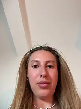 Snapshot of EvaRyen_ chatting on 06/03/26, 04:45 EvaRyen online show from 06/03/26, 04:45