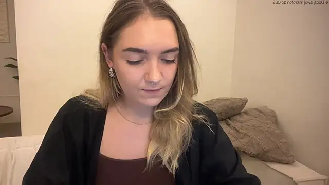 Snapshot of RoxyWet chatting on 06/04/26, 12:22 RoxyWet online show from 06/04/26, 12:22