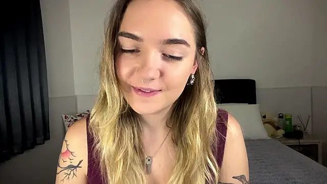 Snapshot of RoxyWet chatting on 07/16/26, 03:07 RoxyWet online show from 07/16/26, 03:07