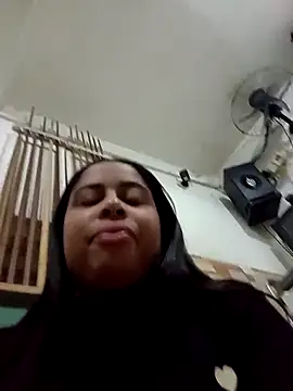 gatinha20257 online show from 05/14/26, 02:29