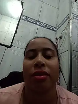 gatinha20257 online show from 05/17/26, 12:41