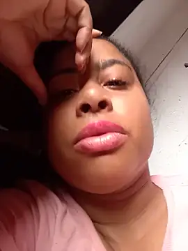 gatinha20257 online show from 05/17/26, 02:57