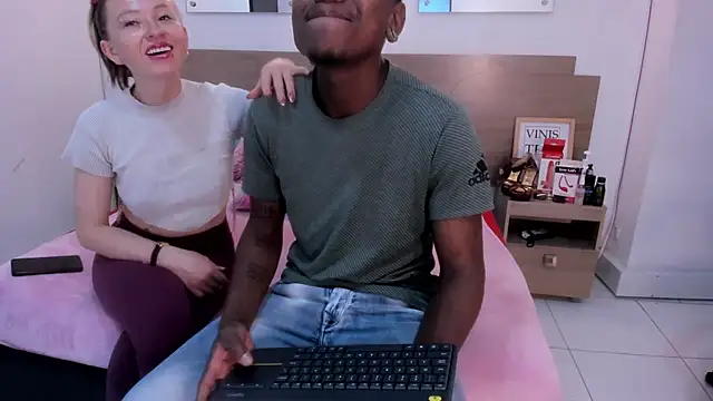 Ebony N Blonde online show from 05/04/26, 09:33