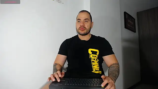 Snapshot of Axel_Dominus chatting on 06/22/26, 10:01 Axel Dominus online show from 06/22/26, 10:01