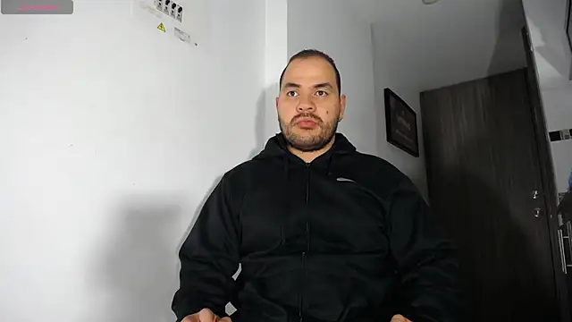 Snapshot of Axel_Dominus chatting on 06/23/26, 10:02 Axel Dominus online show from 06/23/26, 10:02