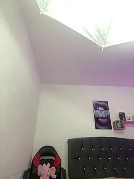 LINDA EF online show from 04/09/26, 01:05