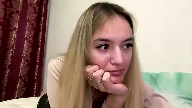 ReathaKiss online show from 04/23/26, 03:03