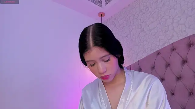 saraa joness  online show from 04/30/26, 06:14