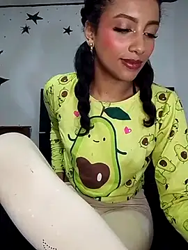 Snapshot of KattyBerryX chatting on 06/19/26, 05:50 KattyBerryX online show from 06/19/26, 05:50