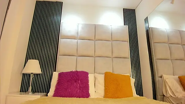 Amelie Fabulous  online show from 03/25/26, 12:00