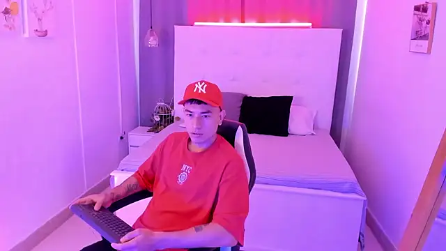 Thiago 2003  online show from 04/12/26, 01:27
