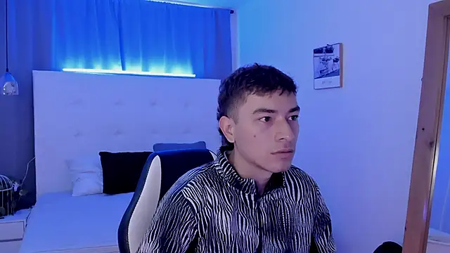 Thiago 2003  online show from 04/18/26, 12:09