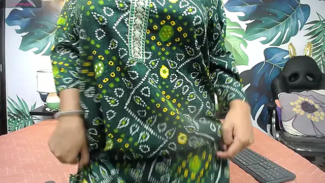 shakti moumita online show from 04/15/26, 07:58