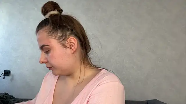 Ellaizatelly online show from 05/03/26, 12:22