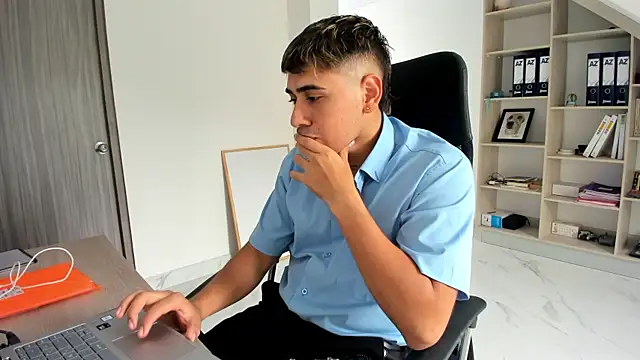 Boss Secret online show from 04/21/26, 06:55