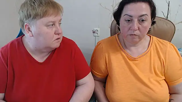 Snapshot of Lindy-Jeanie chatting on 06/14/26, 04:53 Lindy-Jeanie online show from 06/14/26, 04:53