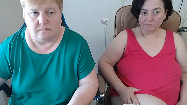 Snapshot of Lindy-Jeanie chatting on 07/11/26, 12:52 Lindy-Jeanie online show from 07/11/26, 12:52