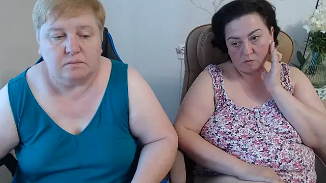 Snapshot of Lindy-Jeanie chatting on 07/13/26, 04:54 Lindy-Jeanie online show from 07/13/26, 04:54