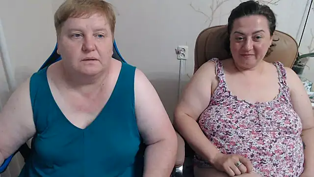Snapshot of Lindy-Jeanie chatting on 08/08/26, 08:55 Lindy-Jeanie online show from 08/08/26, 08:55