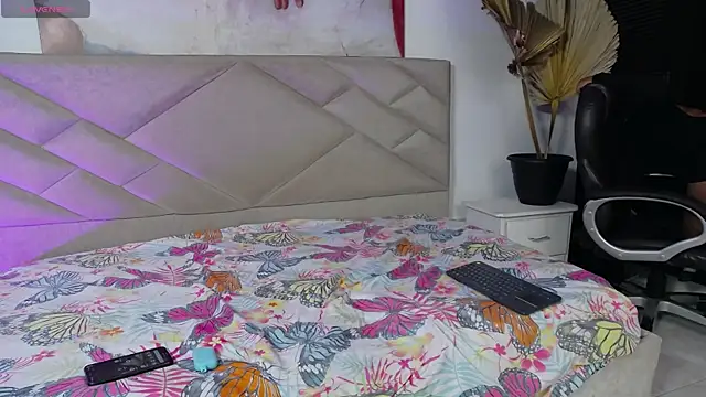 DestiinyBlack online show from 04/21/26, 02:01