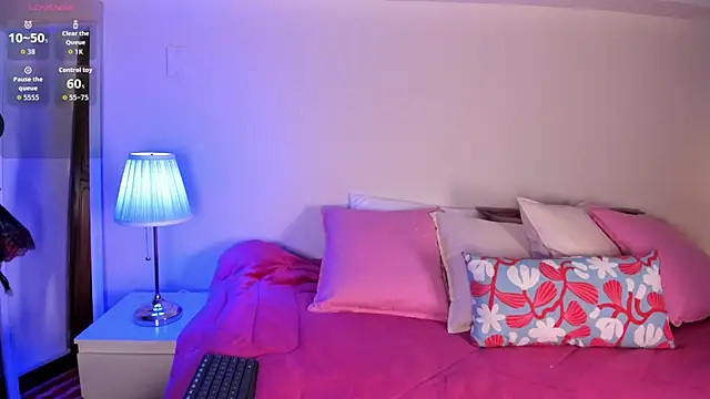 cuttie blondie online show from 07/20/26, 11:45