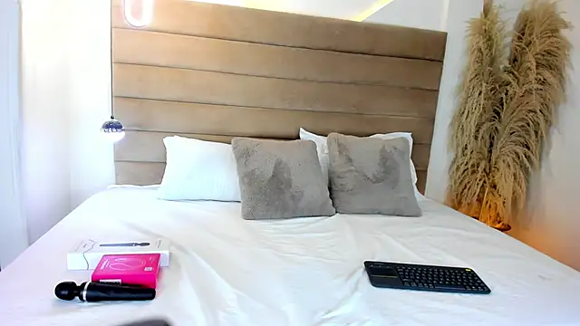 Snapshot of MiaCamille_ chatting on 03/16/26, 06:56 MiaCamille online show from 03/16/26, 06:56