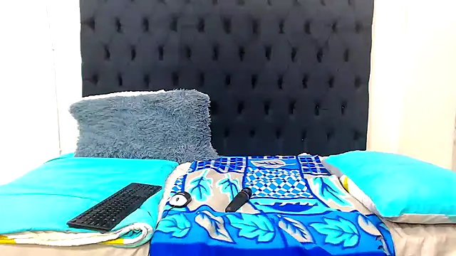 Dark Slim Thick online show from 04/19/26, 07:05