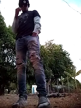 Snapshot of spittingpig1 chatting on 03/18/26, 10:29 spittingpig1 online show from 03/18/26, 10:29