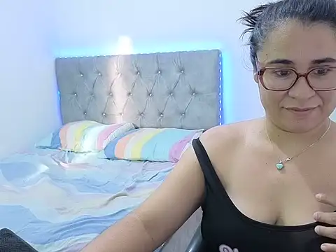 estrellajunior online show from 06/12/26, 11:42