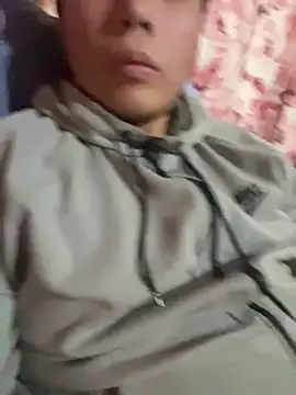 Snapshot of DanielZz69 chatting on 03/20/26, 02:27 DanielZz69 online show from 03/20/26, 02:27