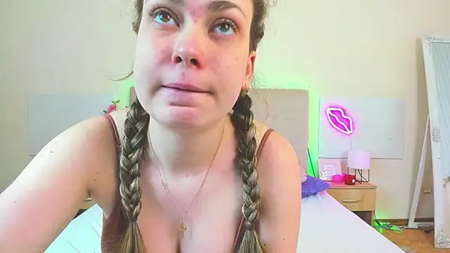 MelanieCuty online show from 04/18/26, 05:33