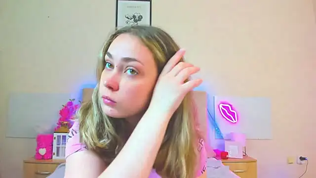 MelanieCuty online show from 05/08/26, 05:13